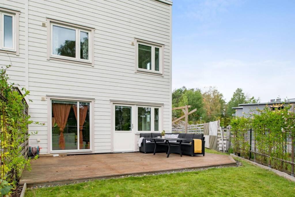 Large Family In With Garden *